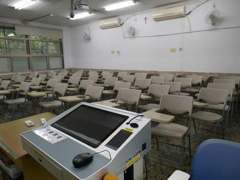 教室MA403